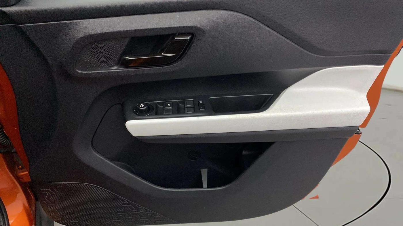 2022 Tata PUNCH ACCOMPLISHED MT, Petrol, Manual, 21,268 km, Driver Side Door Panels Control