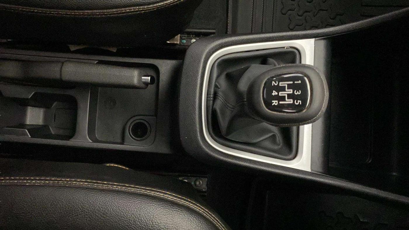 2022 Tata PUNCH ACCOMPLISHED MT, Petrol, Manual, 21,268 km, Gear Lever