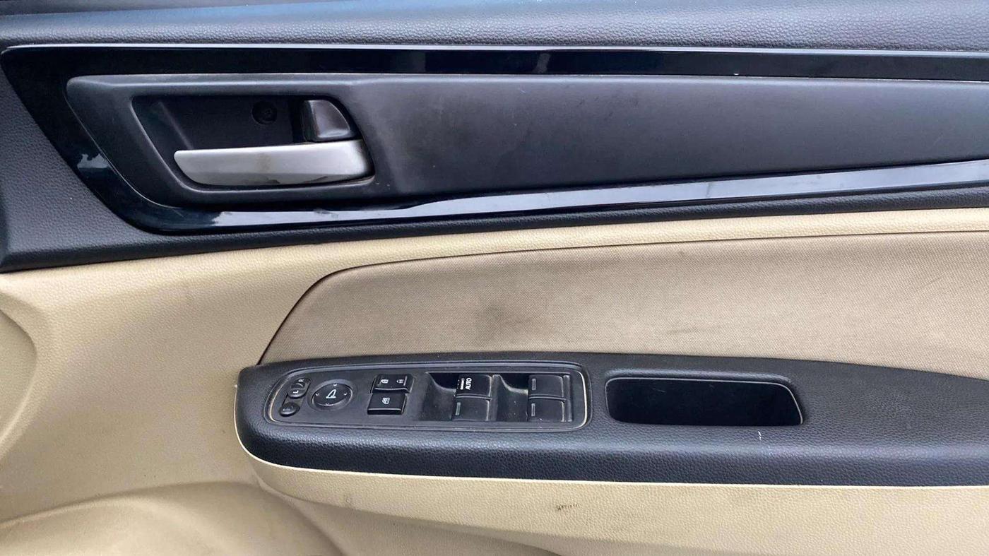 2021 Honda Amaze 1.2L I-VTEC VX, Petrol, Manual, 64,026 km, Driver Side Door Panels Control