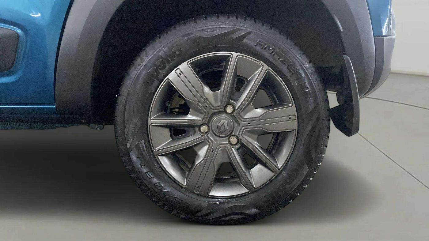 2022 Renault Kwid CLIMBER 1.0 AMT (O) DUAL TONE, Petrol, Automatic, 10,864 km, Left Rear Wheel