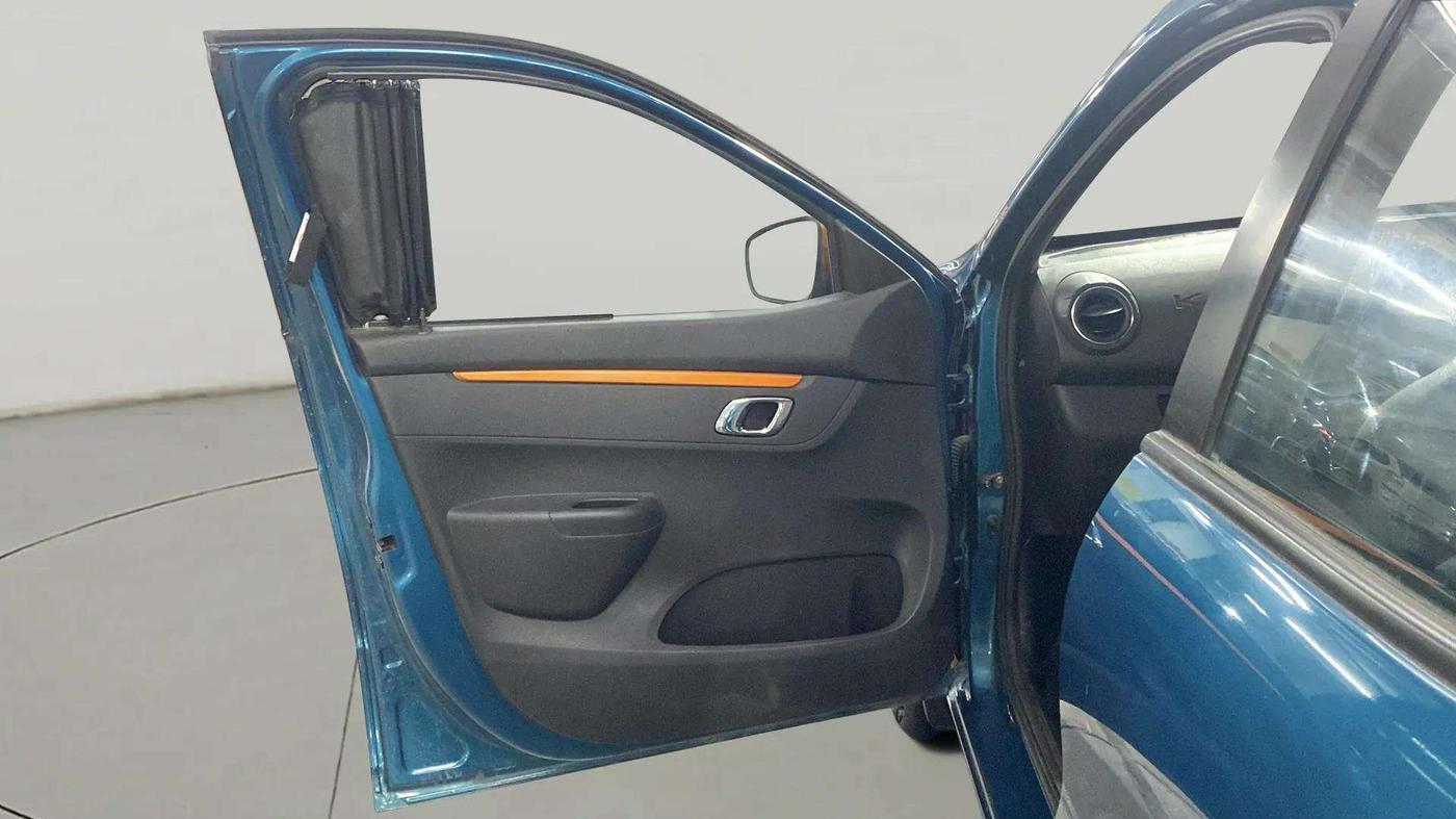 2022 Renault Kwid CLIMBER 1.0 AMT (O) DUAL TONE, Petrol, Automatic, 10,864 km, LHS Front Door