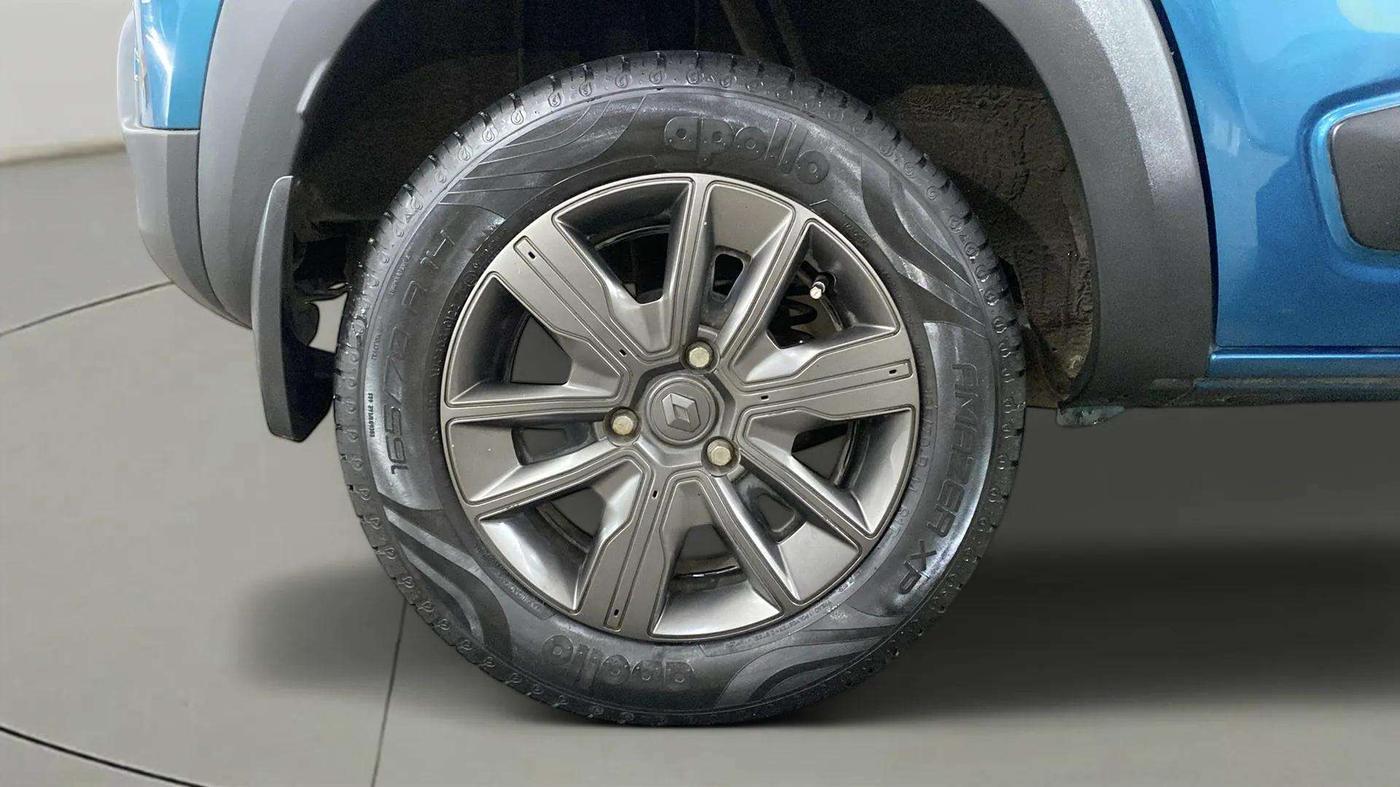 2022 Renault Kwid CLIMBER 1.0 AMT (O) DUAL TONE, Petrol, Automatic, 10,864 km, Right Rear Wheel