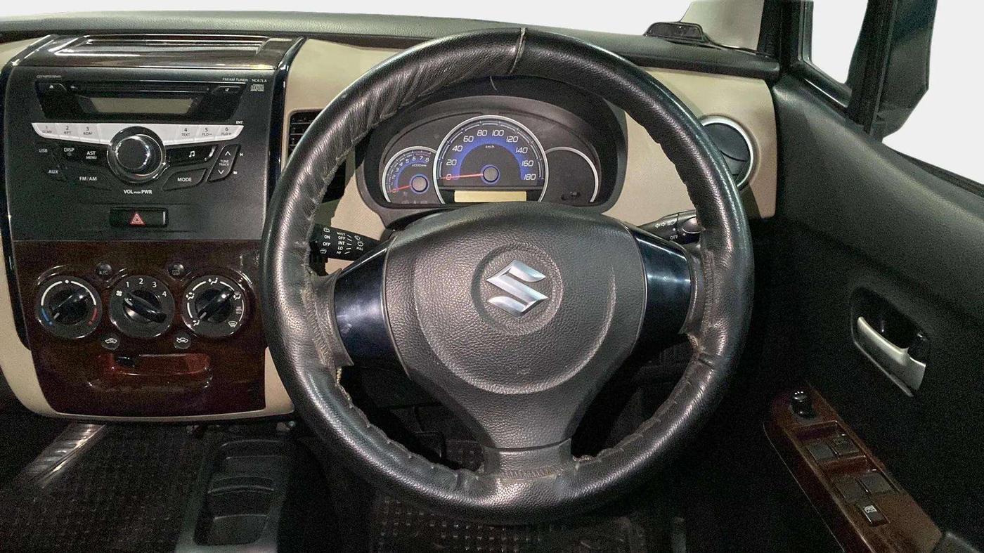 2017 Maruti Wagon R 1.0 VXI, Petrol, Manual, 16,558 km, Steering Wheel Close Up