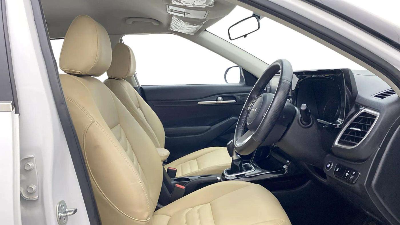 2023 KIA SELTOS HTK PLUS 1.5, Petrol, Manual, 15,350 km, Right Side Front Door Cabin