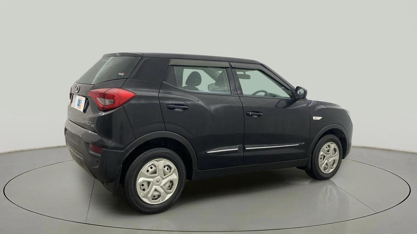 2021 Mahindra XUV300 W4 1.2 PETROL, Petrol, Manual, 17,830 km, Right Back Diagonal
