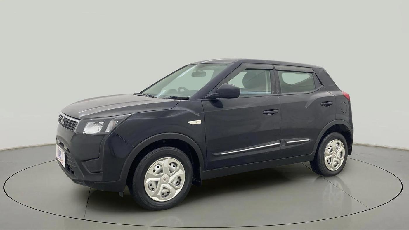 2021 Mahindra XUV300 W4 1.2 PETROL, Petrol, Manual, 17,830 km, Left Front Diagonal