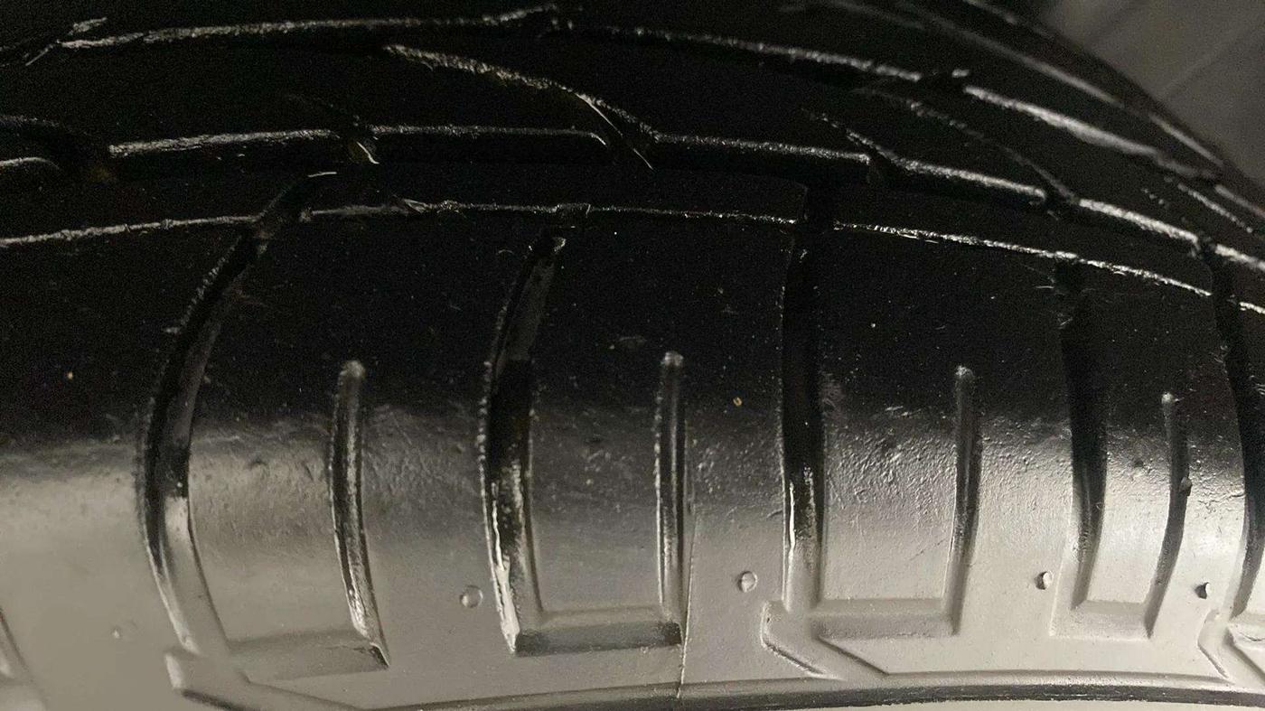 2021 Mahindra XUV300 W4 1.2 PETROL, Petrol, Manual, 17,830 km, Right Front Tyre Tread
