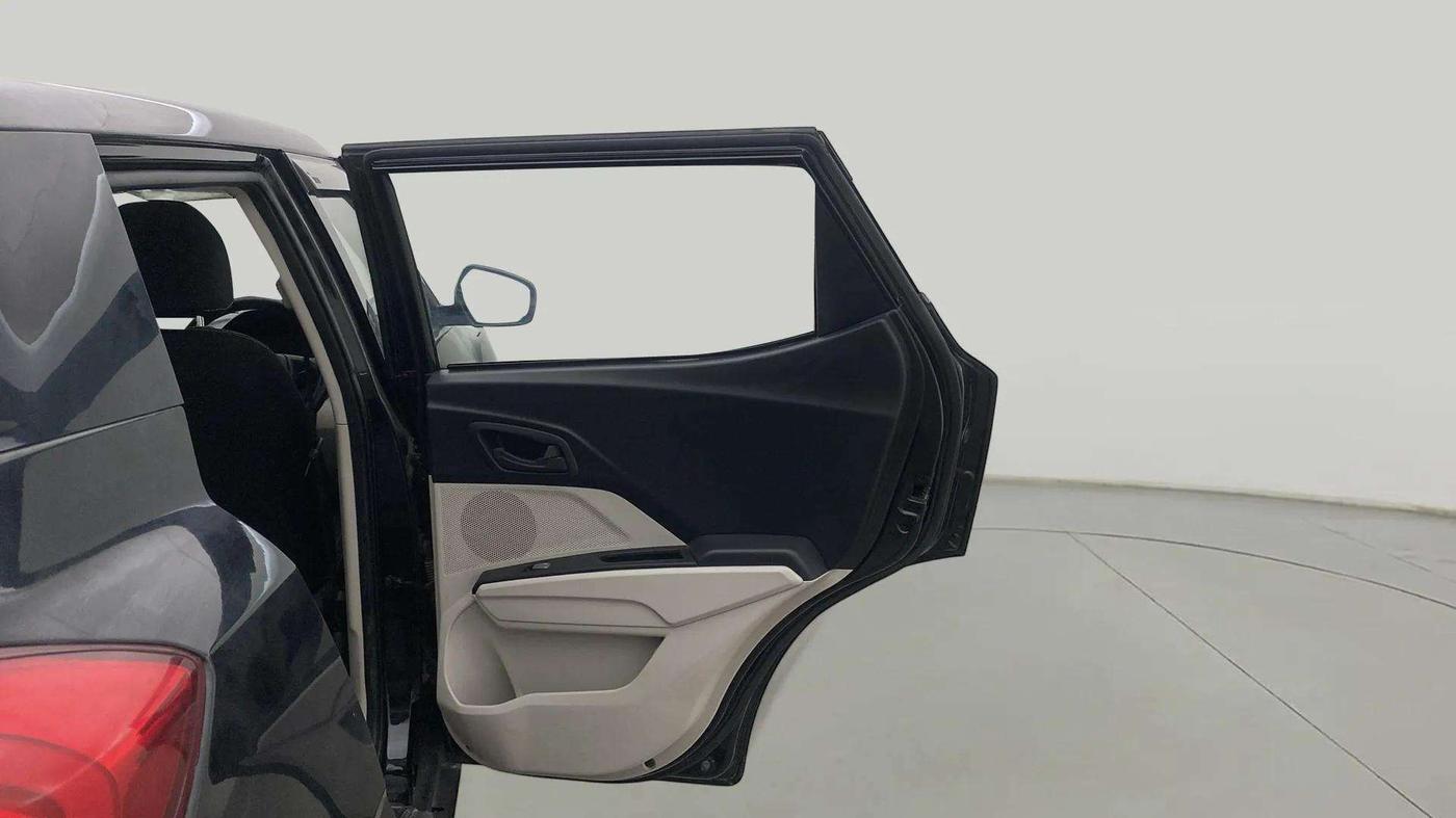2021 Mahindra XUV300 W4 1.2 PETROL, Petrol, Manual, 17,830 km, RHS Rear Door
