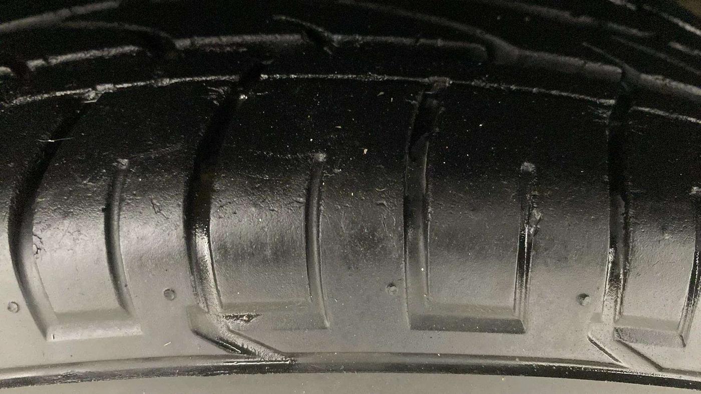 2021 Mahindra XUV300 W4 1.2 PETROL, Petrol, Manual, 17,830 km, Right Rear Tyre Tread