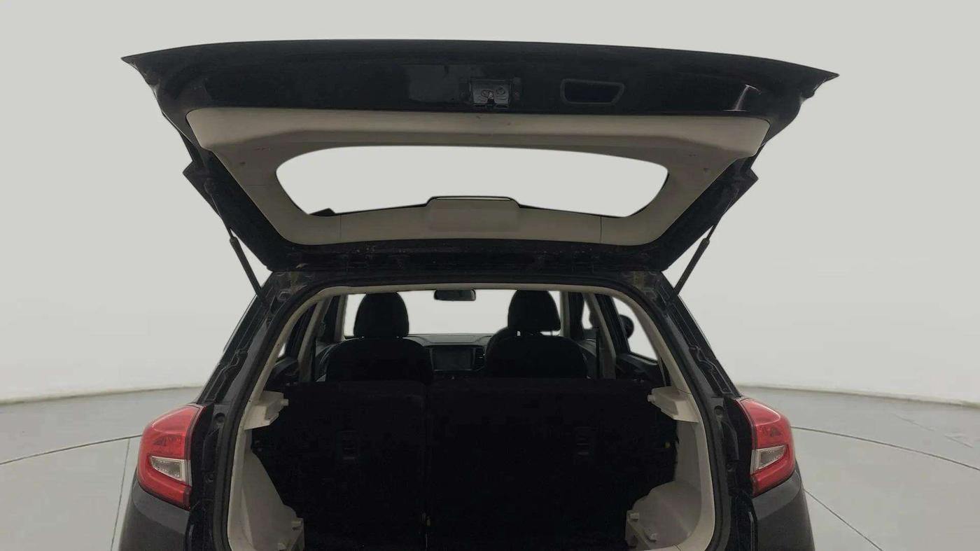 2021 Mahindra XUV300 W4 1.2 PETROL, Petrol, Manual, 17,830 km, Boot Door Open