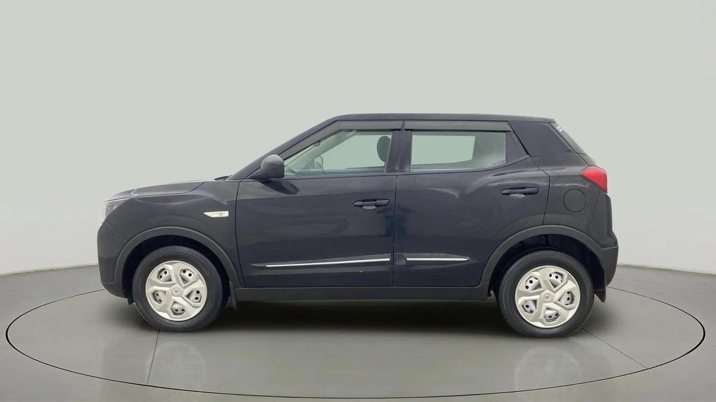 2021 Mahindra XUV300 W4 1.2 PETROL, Petrol, Manual, 17,830 km, Left Side