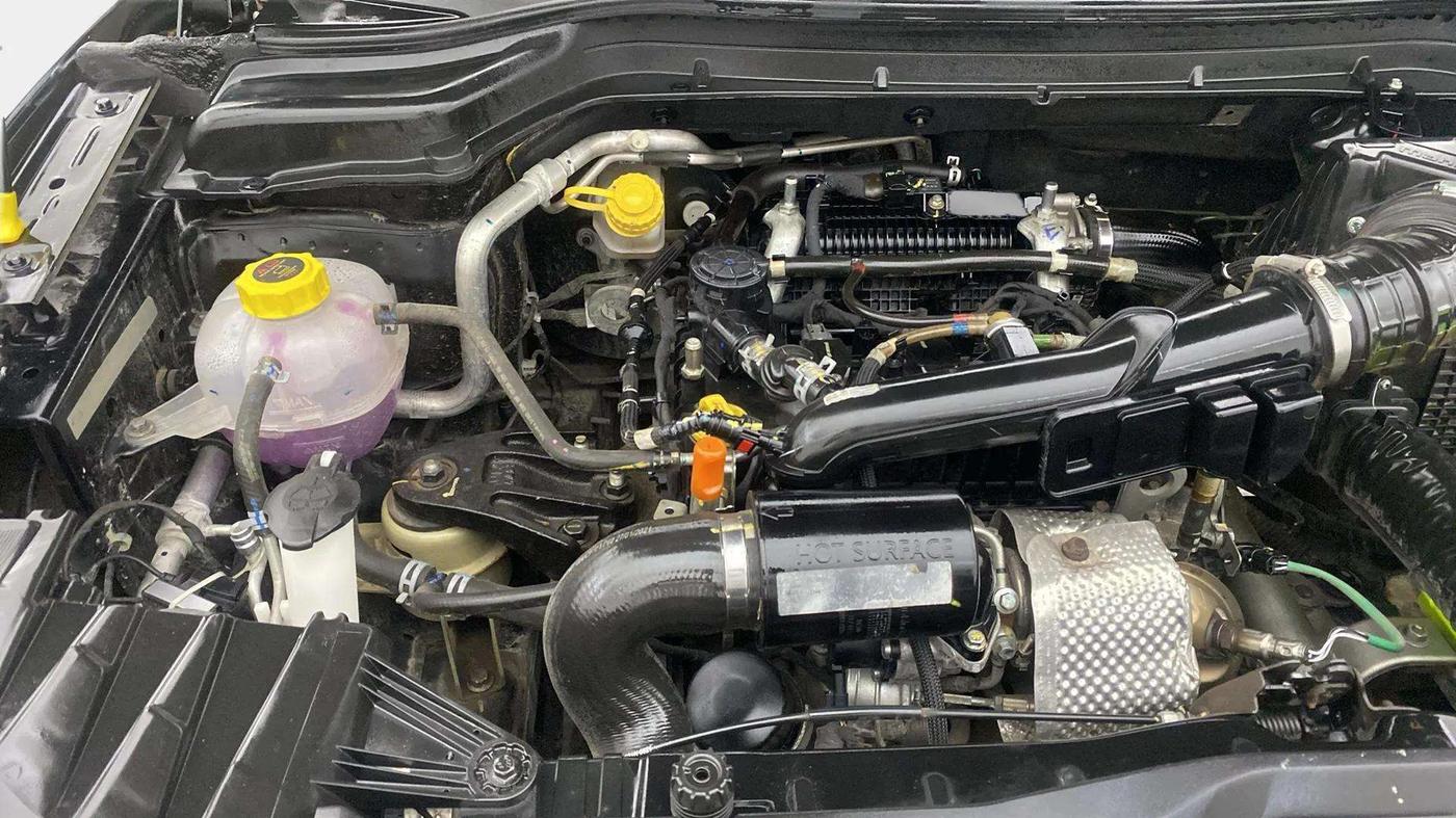 2021 Mahindra XUV300 W4 1.2 PETROL, Petrol, Manual, 17,830 km, Engine View - Right