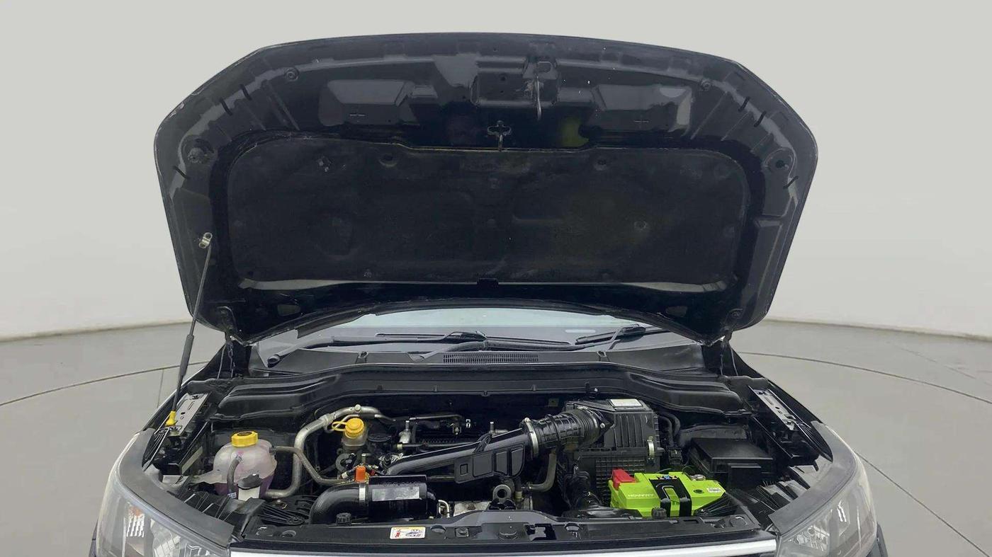 2021 Mahindra XUV300 W4 1.2 PETROL, Petrol, Manual, 17,830 km, Open Bonet