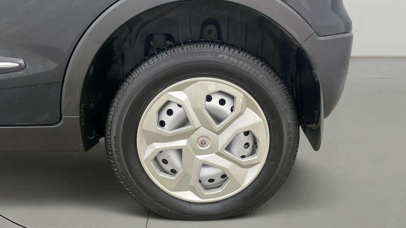2021 Mahindra XUV300 W4 1.2 PETROL, Petrol, Manual, 17,830 km, Left Rear Wheel