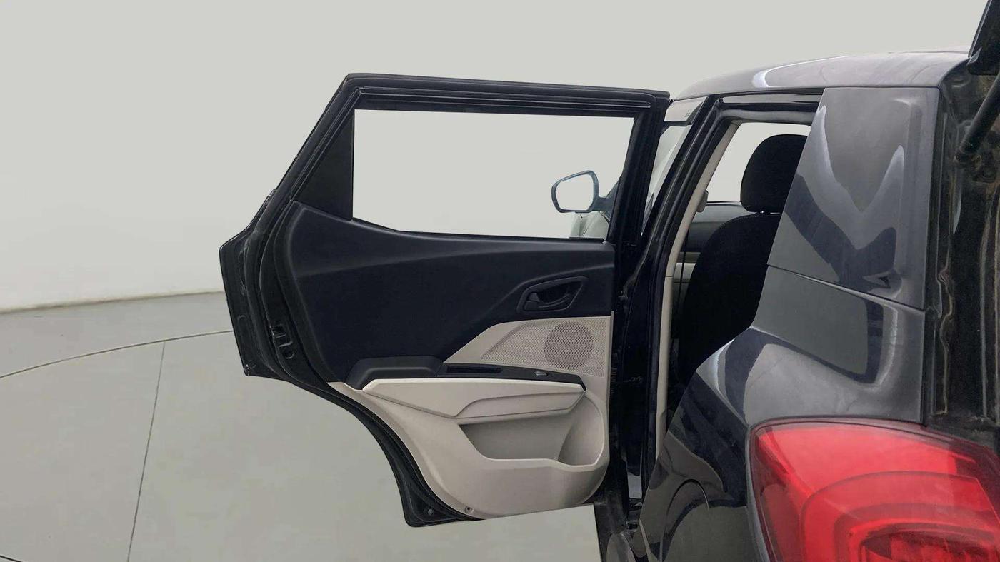 2021 Mahindra XUV300 W4 1.2 PETROL, Petrol, Manual, 17,830 km, LHS Rear Door