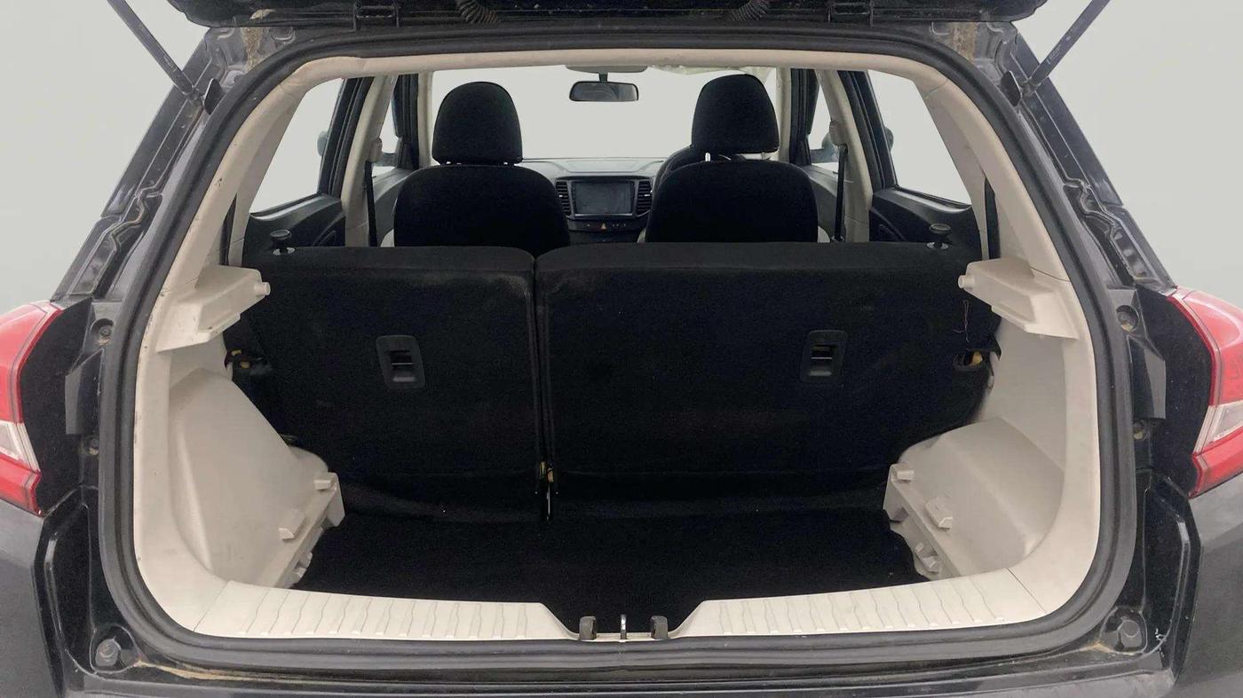 2021 Mahindra XUV300 W4 1.2 PETROL, Petrol, Manual, 17,830 km, Boot Open Zoomed View