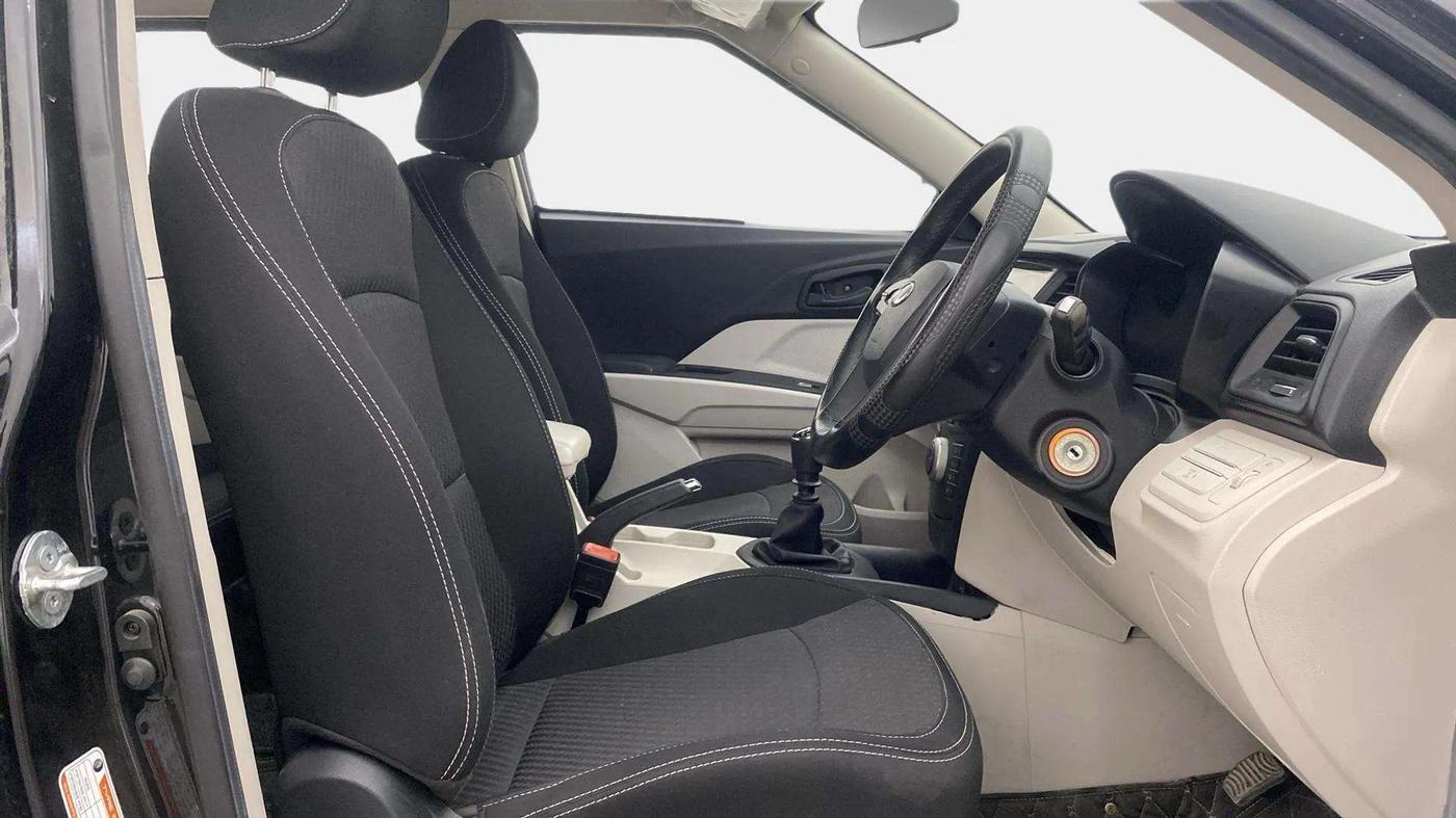 2021 Mahindra XUV300 W4 1.2 PETROL, Petrol, Manual, 17,830 km, Right Side Front Door Cabin