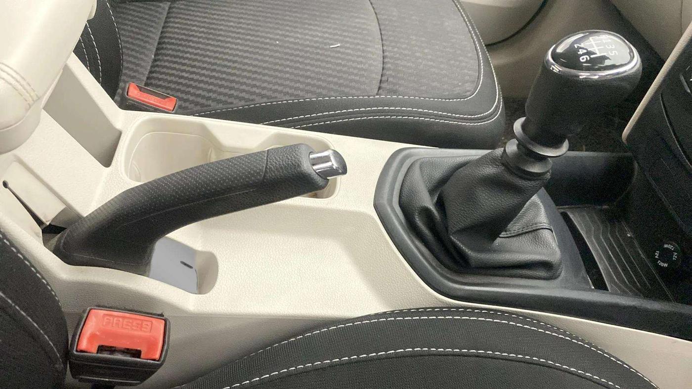 2021 Mahindra XUV300 W4 1.2 PETROL, Petrol, Manual, 17,830 km, Gear Lever