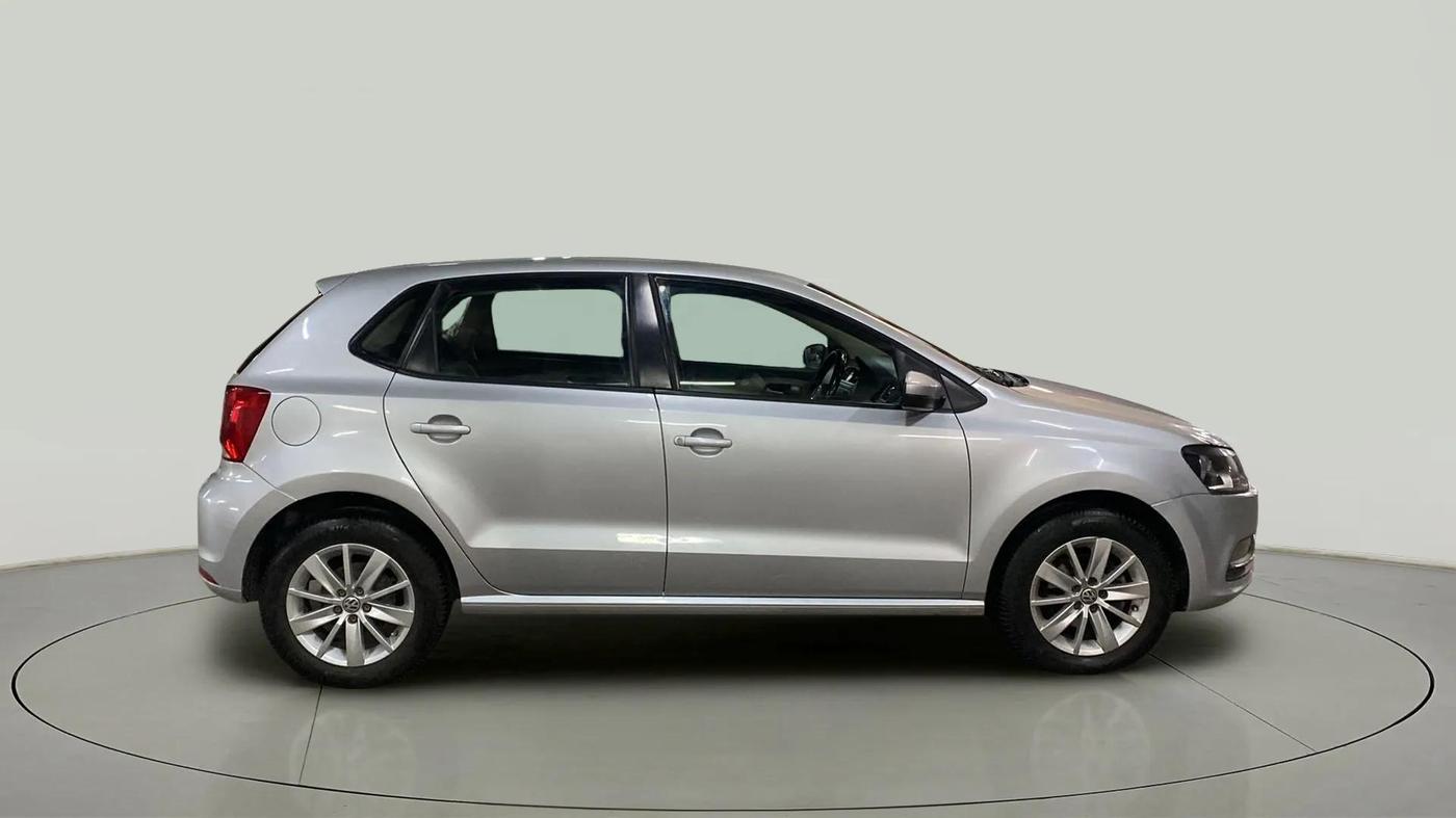 2016 Volkswagen Polo HIGHLINE1.5L, Diesel, Manual, 99,218 km, Right Side View