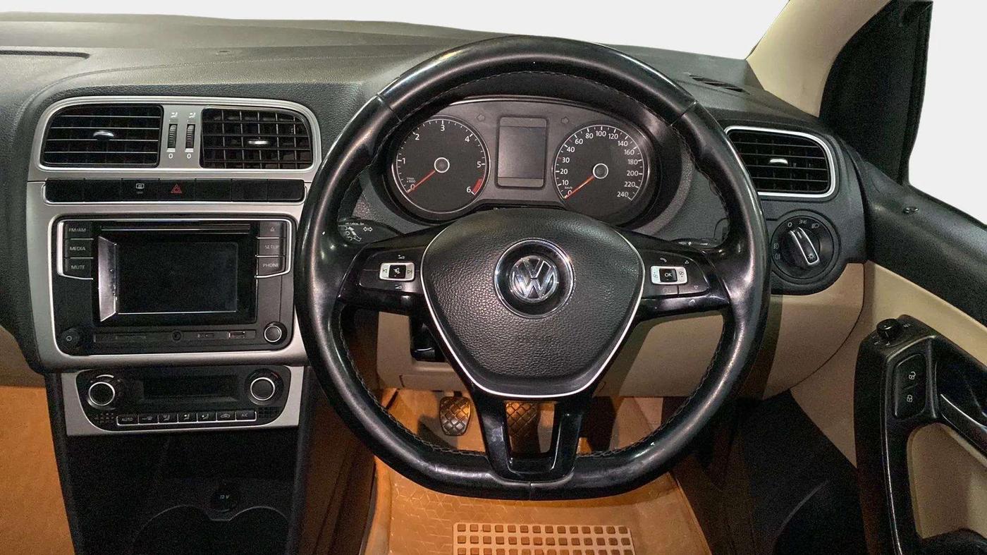 2016 Volkswagen Polo HIGHLINE1.5L, Diesel, Manual, 99,218 km, Steering Wheel Close Up