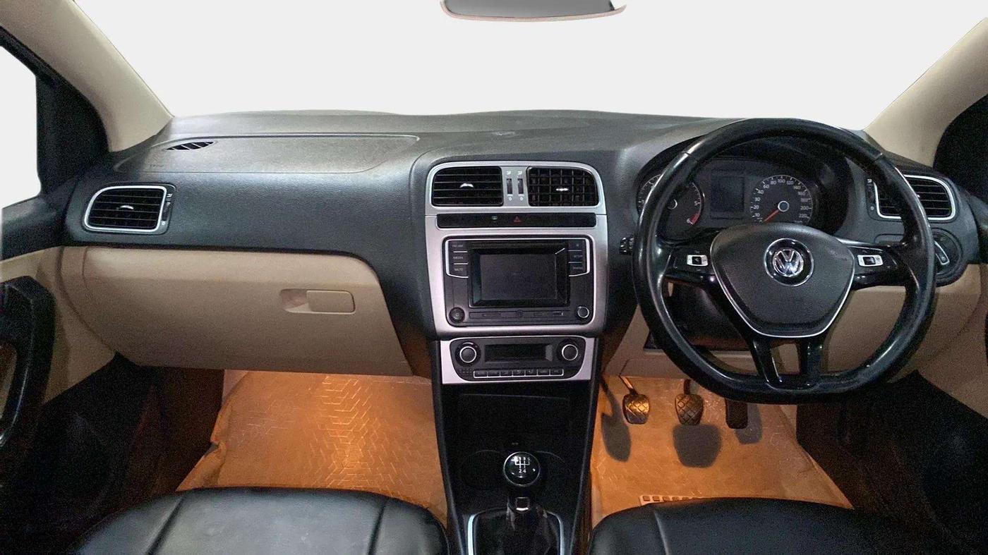 2016 Volkswagen Polo HIGHLINE1.5L, Diesel, Manual, 99,218 km, Dashboard