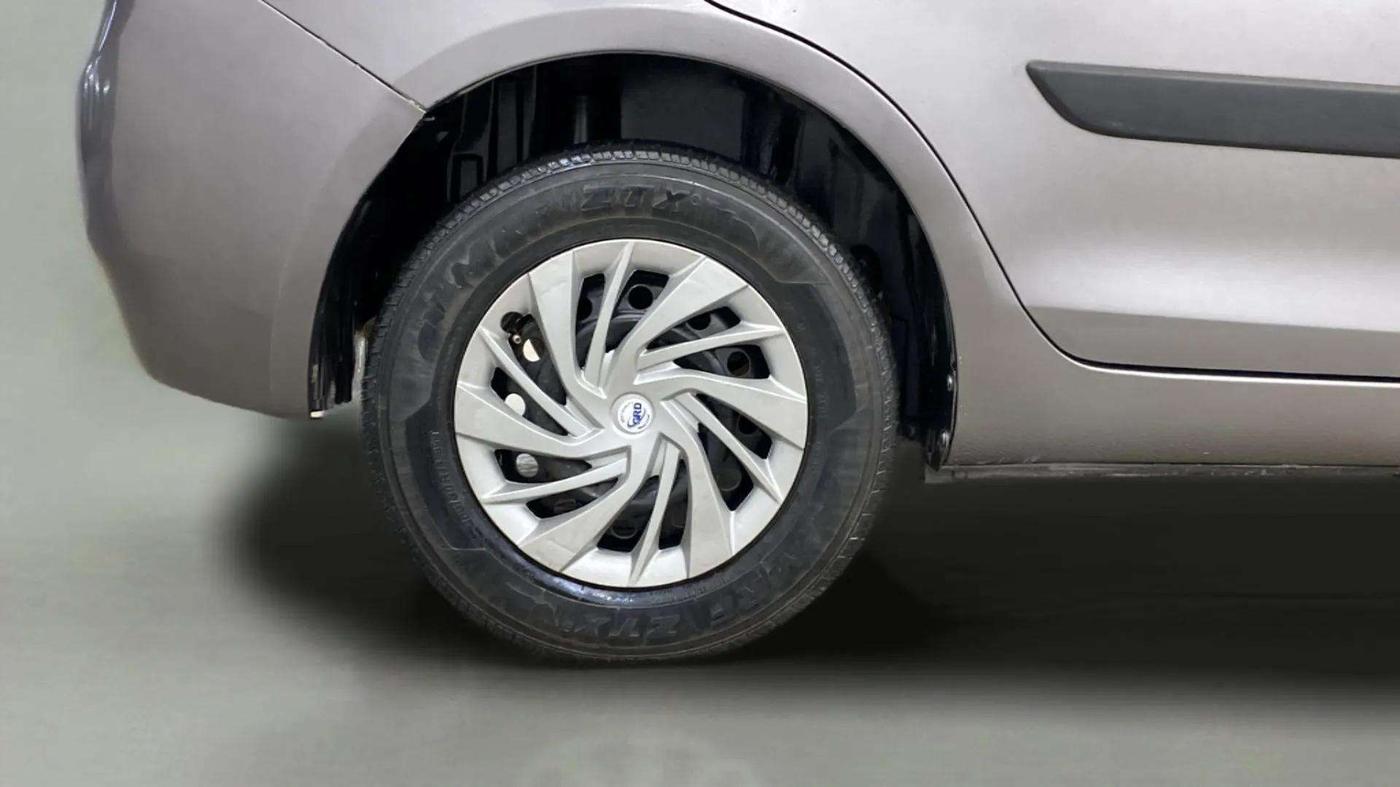 2014 Maruti Swift Dzire VXI, Petrol, Manual, 90,141 km, Right Rear Wheel