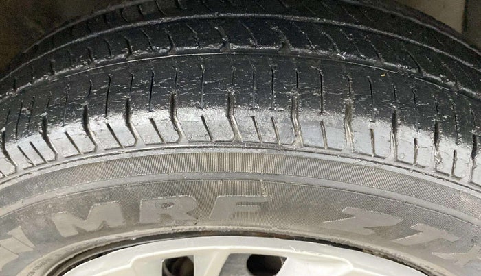 2014 Maruti Swift Dzire VXI, Petrol, Manual, 90,141 km, Right Front Tyre Tread