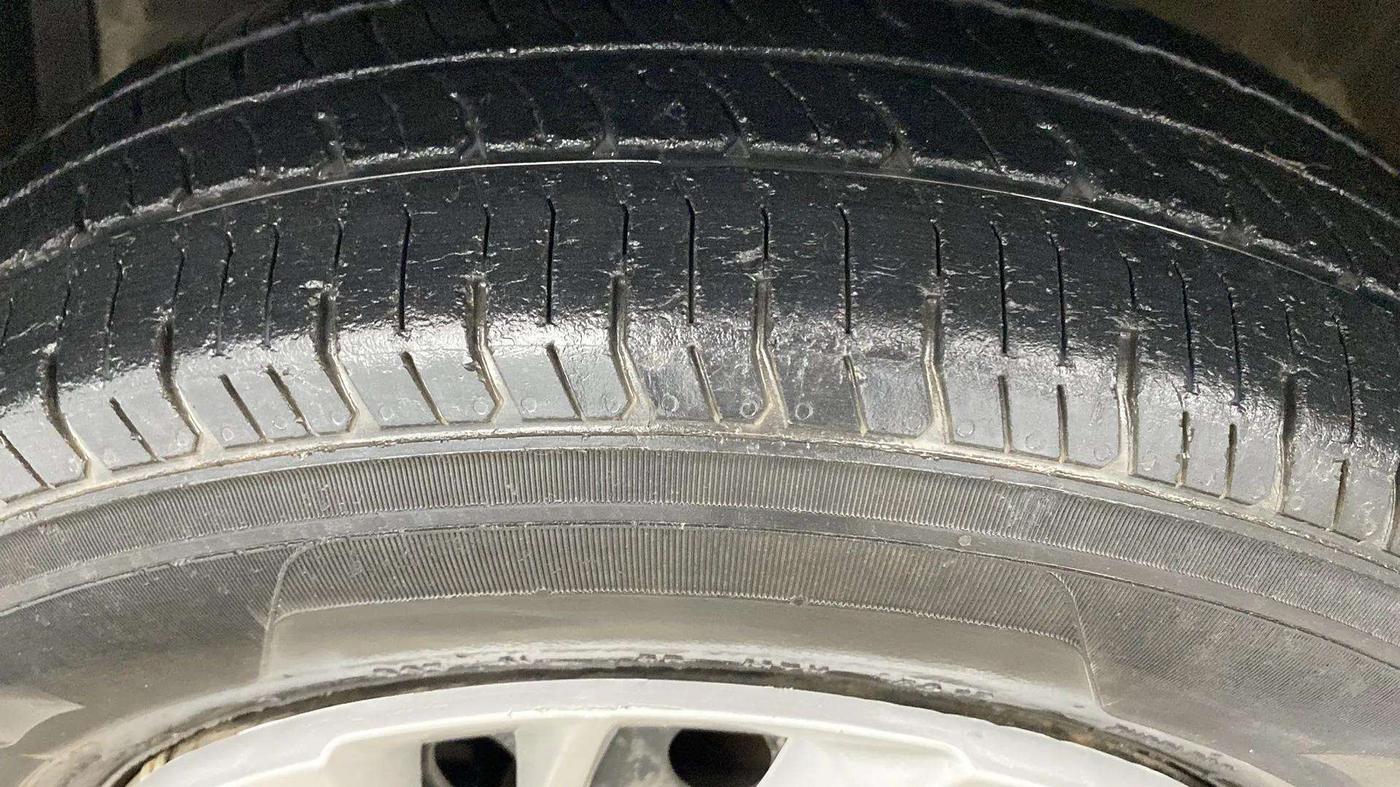 2014 Maruti Swift Dzire VXI, Petrol, Manual, 90,141 km, Left Rear Tyre Tread