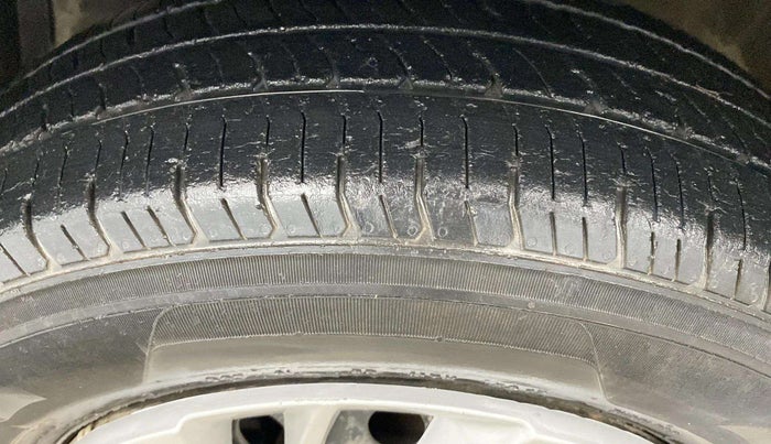 2014 Maruti Swift Dzire VXI, Petrol, Manual, 90,141 km, Left Rear Tyre Tread