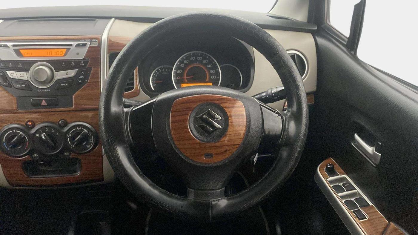 2016 Maruti Wagon R 1.0 VXI, Petrol, Manual, 44,292 km, Steering Wheel Close Up