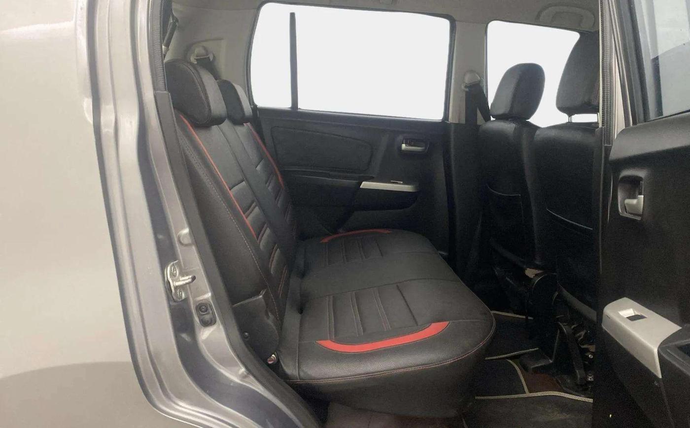 2016 Maruti Wagon R 1.0 VXI, Petrol, Manual, 44,292 km, Right Side Rear Door Cabin