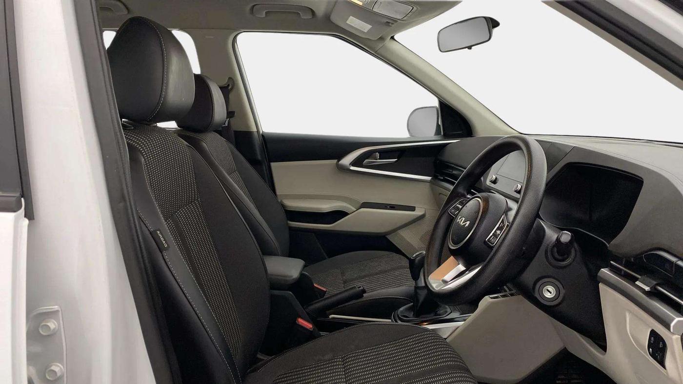 2024 KIA CARENS PRESTIGE 1.5 DIESEL IMT 7 STR, Diesel, Manual, 18,825 km, Right Side Front Door Cabin
