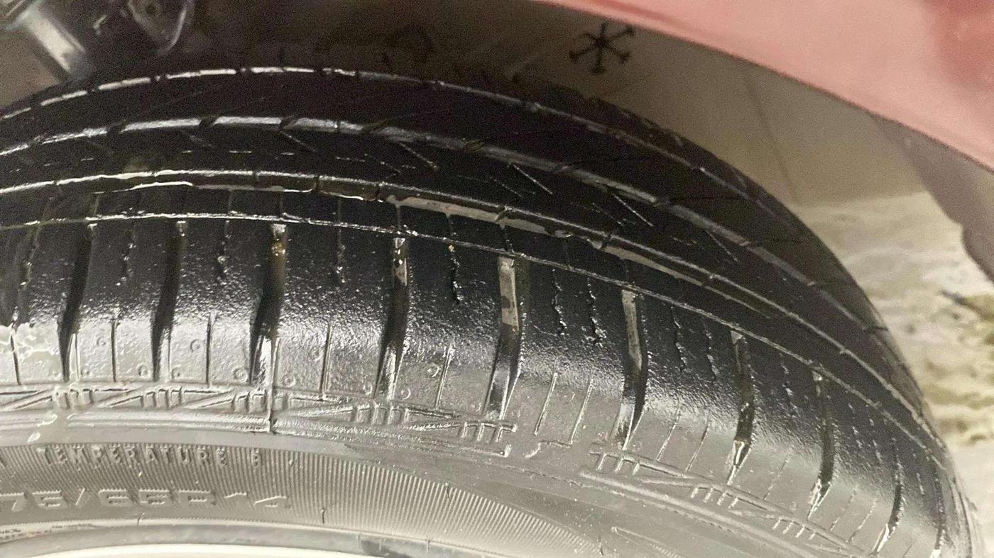 2014 Honda Amaze 1.2L I-VTEC SX, Petrol, Manual, 26,577 km, Left Front Tyre Tread
