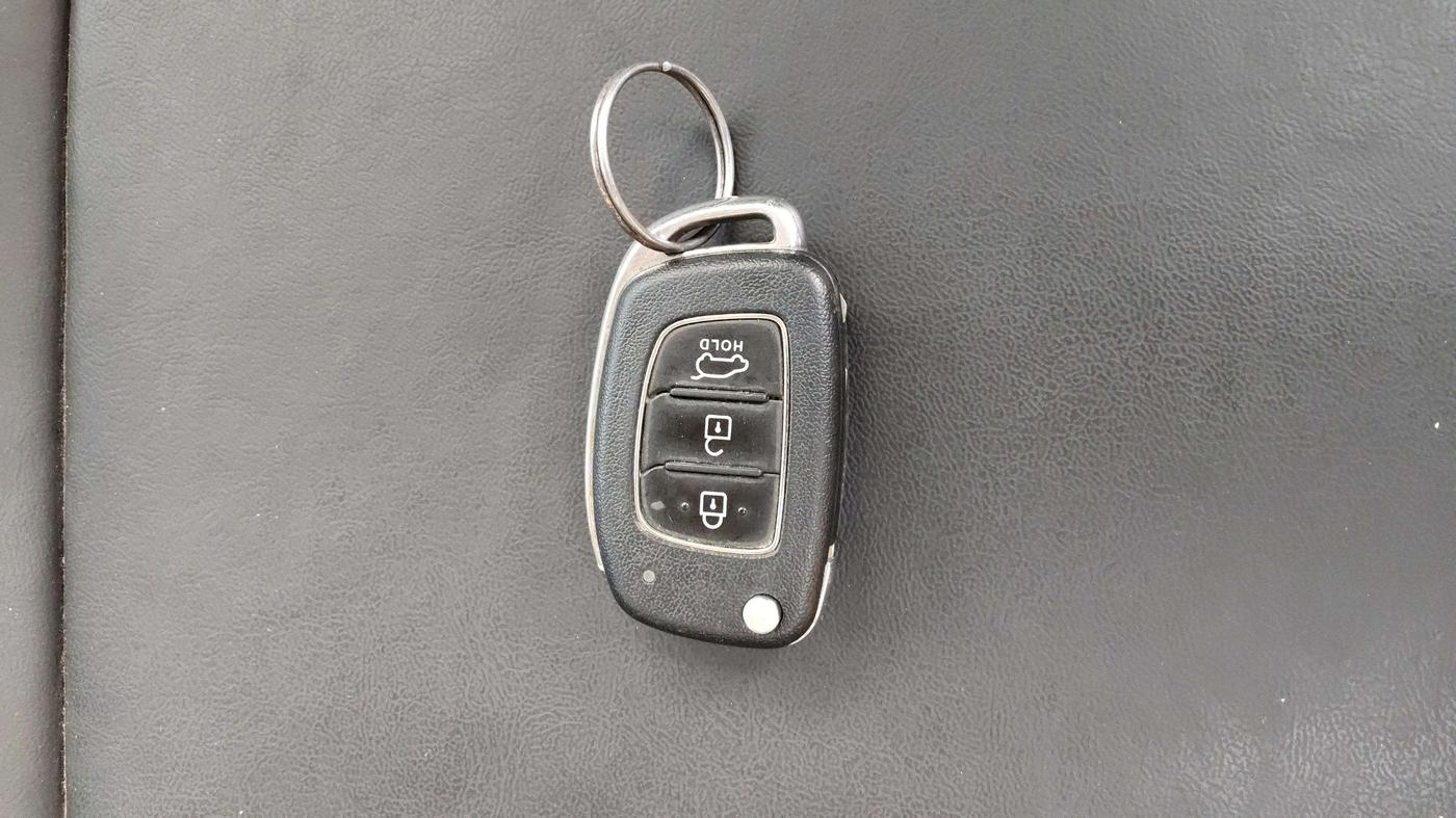 2022 Hyundai VENUE S 1.2, Petrol, Manual, 45,442 km, Key Close Up