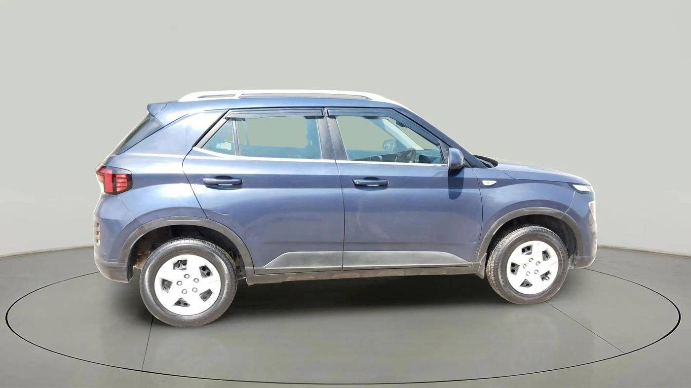 2022 Hyundai VENUE S 1.2, Petrol, Manual, 45,442 km, Right Side View