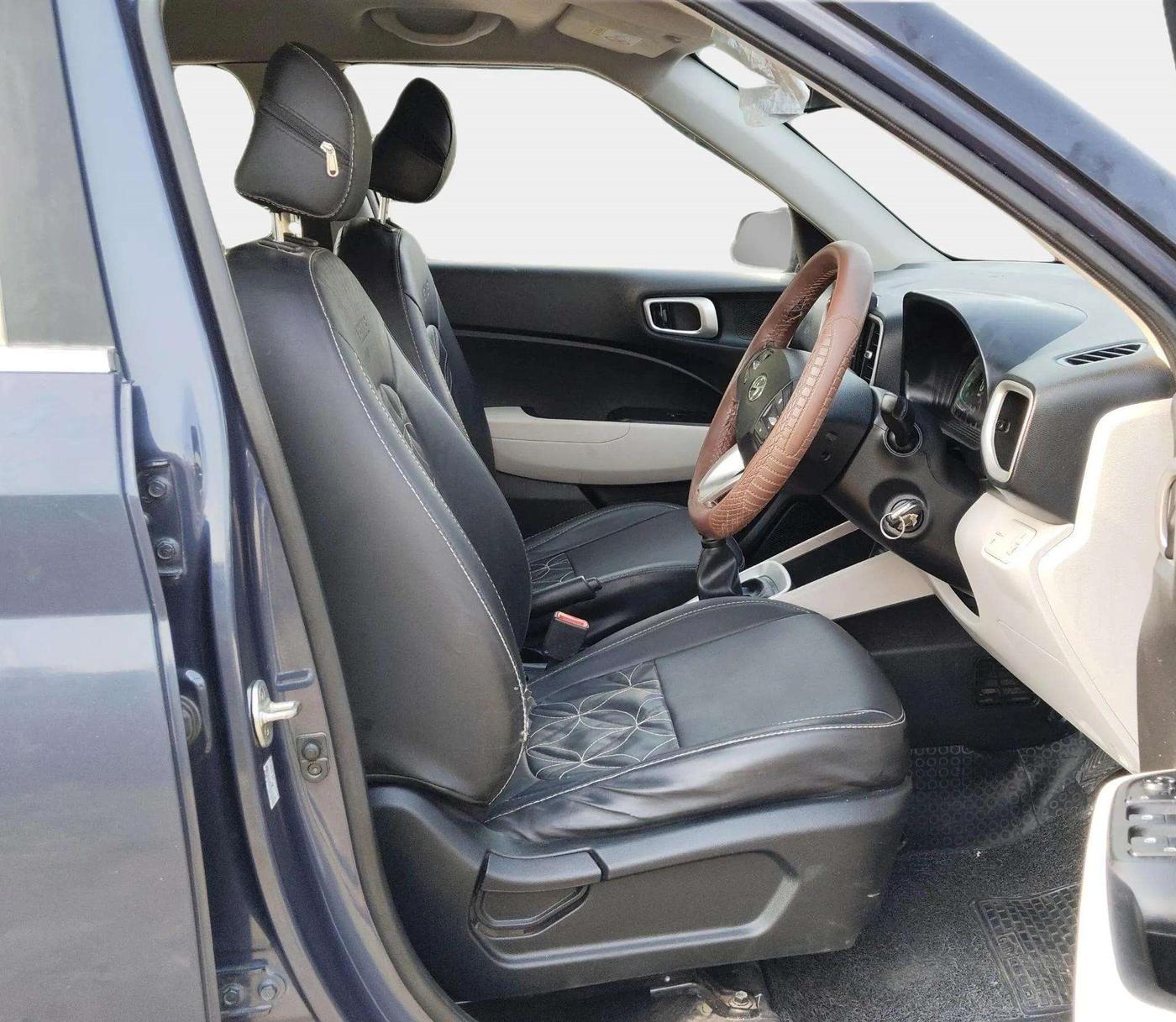 2022 Hyundai VENUE S 1.2, Petrol, Manual, 45,442 km, Right Side Front Door Cabin