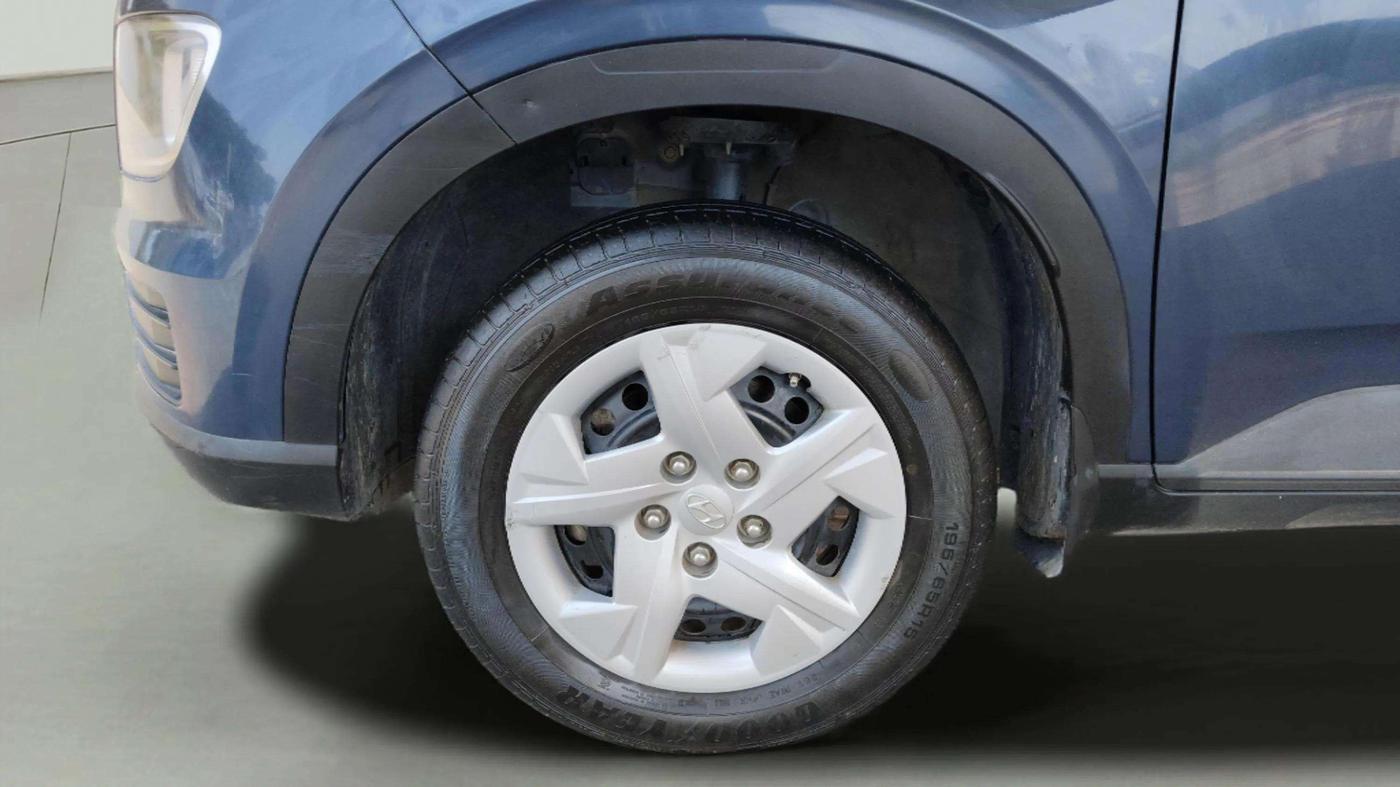 2022 Hyundai VENUE S 1.2, Petrol, Manual, 45,442 km, Left Front Wheel