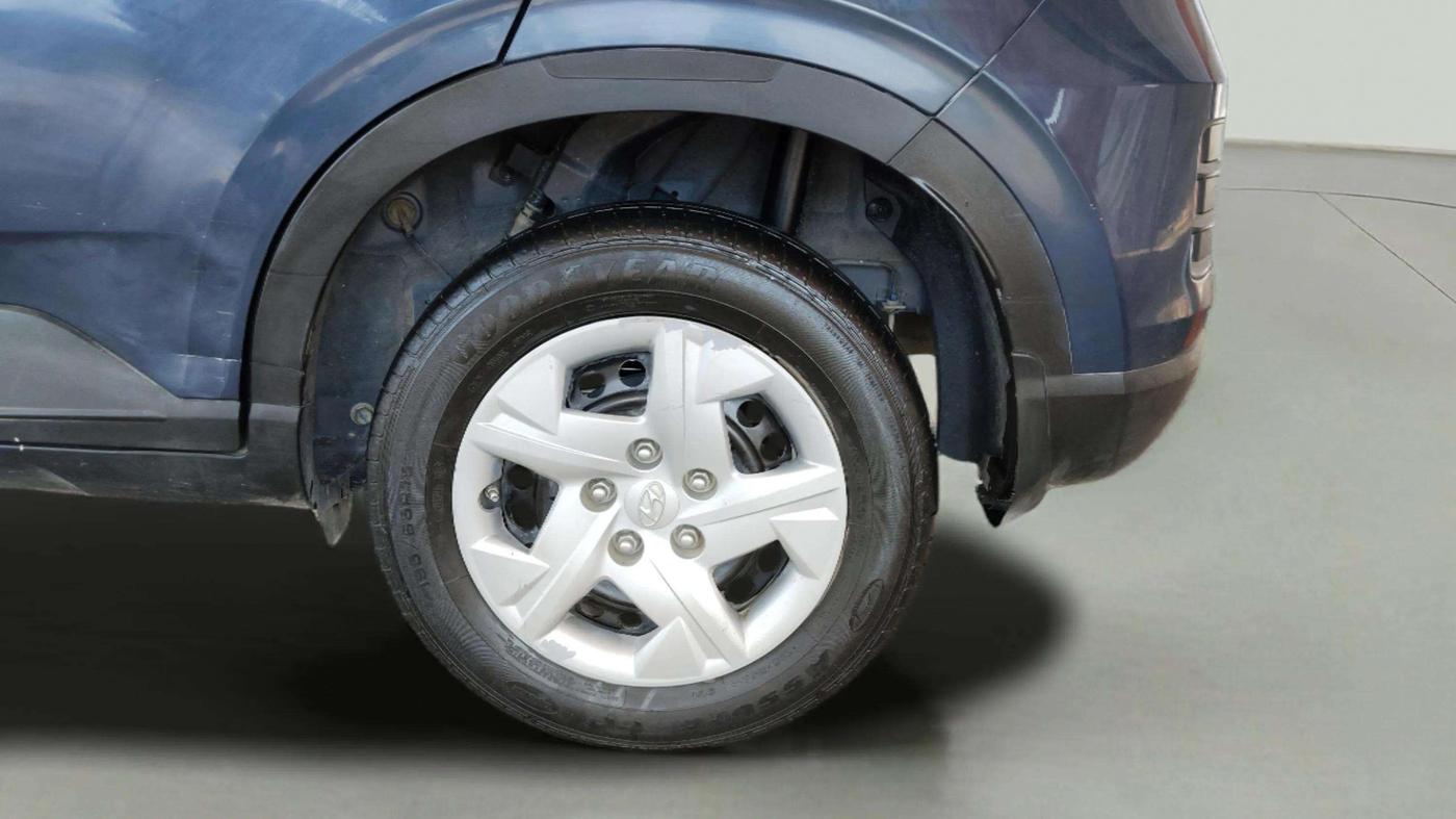 2022 Hyundai VENUE S 1.2, Petrol, Manual, 45,442 km, Left Rear Wheel