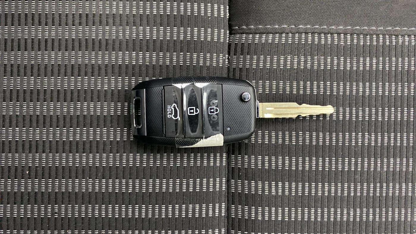 2023 KIA CARENS PRESTIGE 1.4 PETROL 7 STR, Petrol, Manual, 21,123 km, Key Close Up