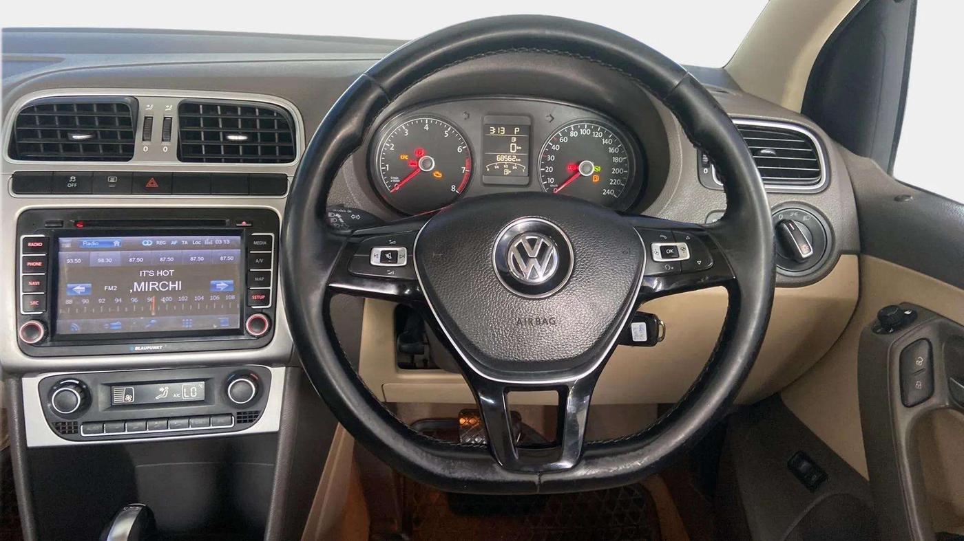 2016 Volkswagen Vento HIGHLINE PETROL AT, Petrol, Automatic, 68,877 km, Steering Wheel Close Up