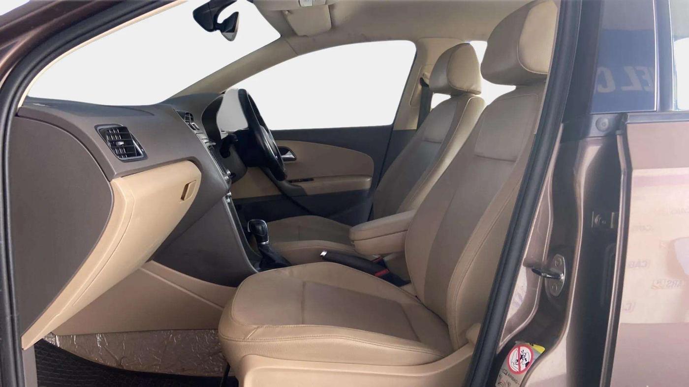 2016 Volkswagen Vento HIGHLINE PETROL AT, Petrol, Automatic, 68,877 km, Right Side Front Door Cabin