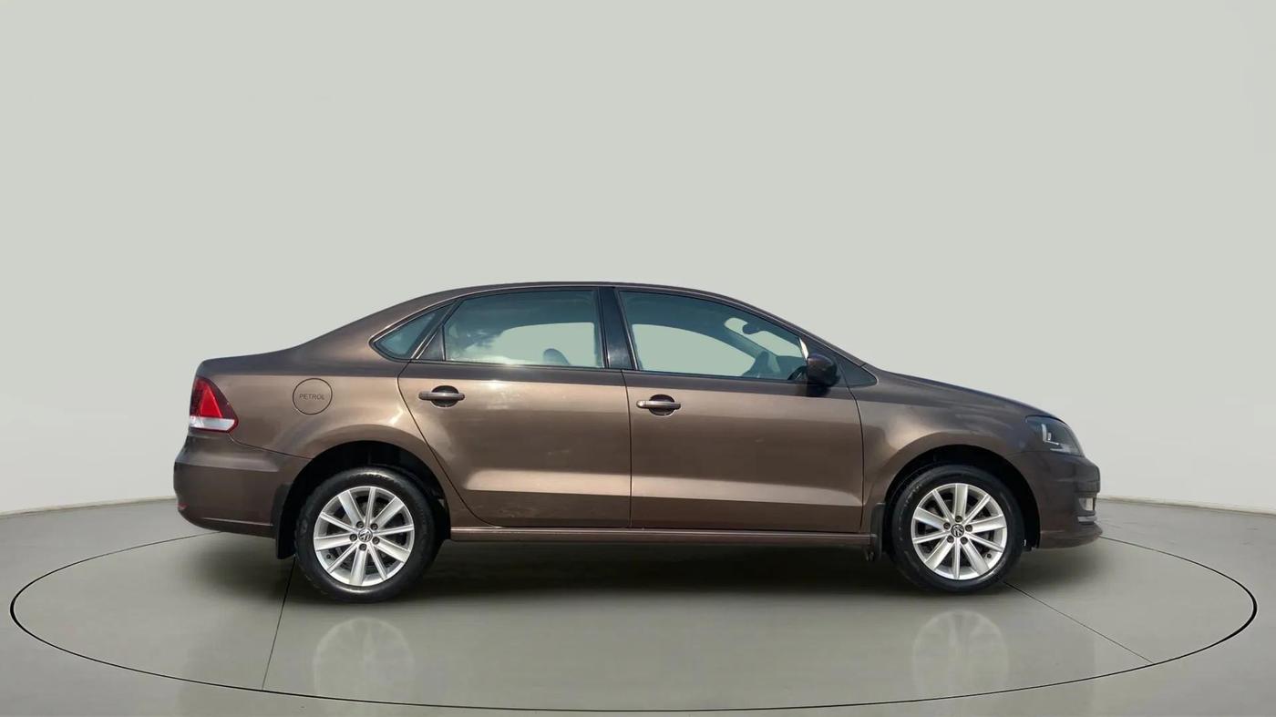 2016 Volkswagen Vento HIGHLINE PETROL AT, Petrol, Automatic, 68,877 km, Right Side View