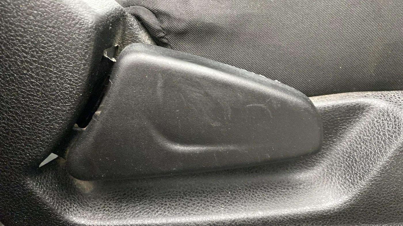2022 Renault Kwid RXL, Petrol, Manual, 76,409 km, Driver Side Adjustment Panel