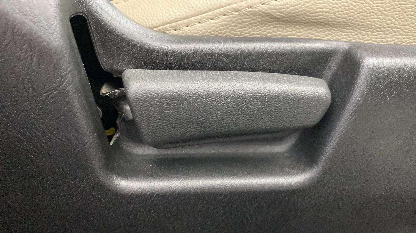 2022 Maruti Alto VXI, Petrol, Manual, 20,593 km, Driver Side Adjustment Panel