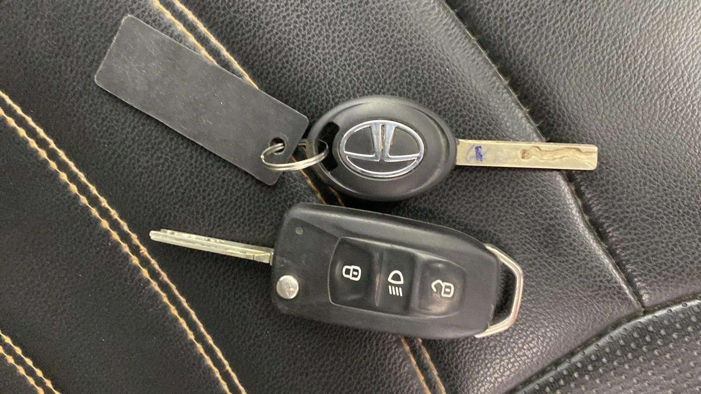 2021 Tata Tiago XT PETROL, CNG, Manual, 80,052 km, Key Close Up