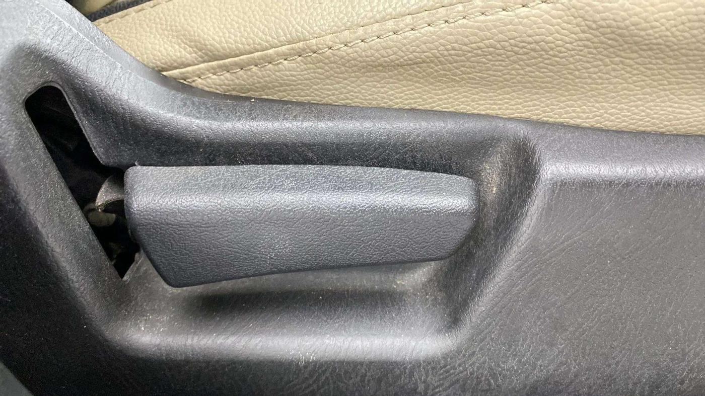 2019 Maruti Alto VXI, Petrol, Manual, 23,716 km, Driver Side Adjustment Panel