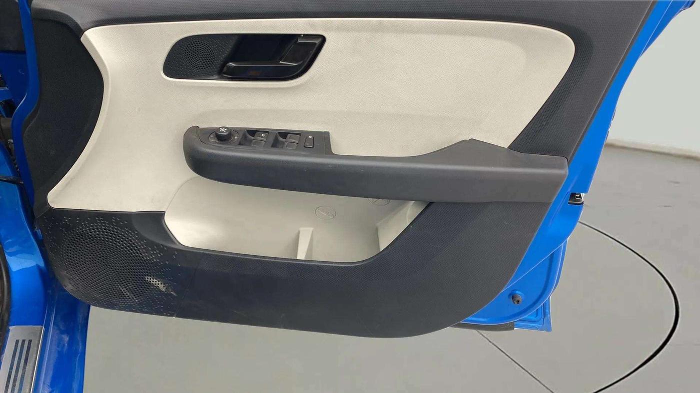 2021 Tata ALTROZ XT PETROL, Petrol, Manual, 32,870 km, Driver Side Door Panels Control