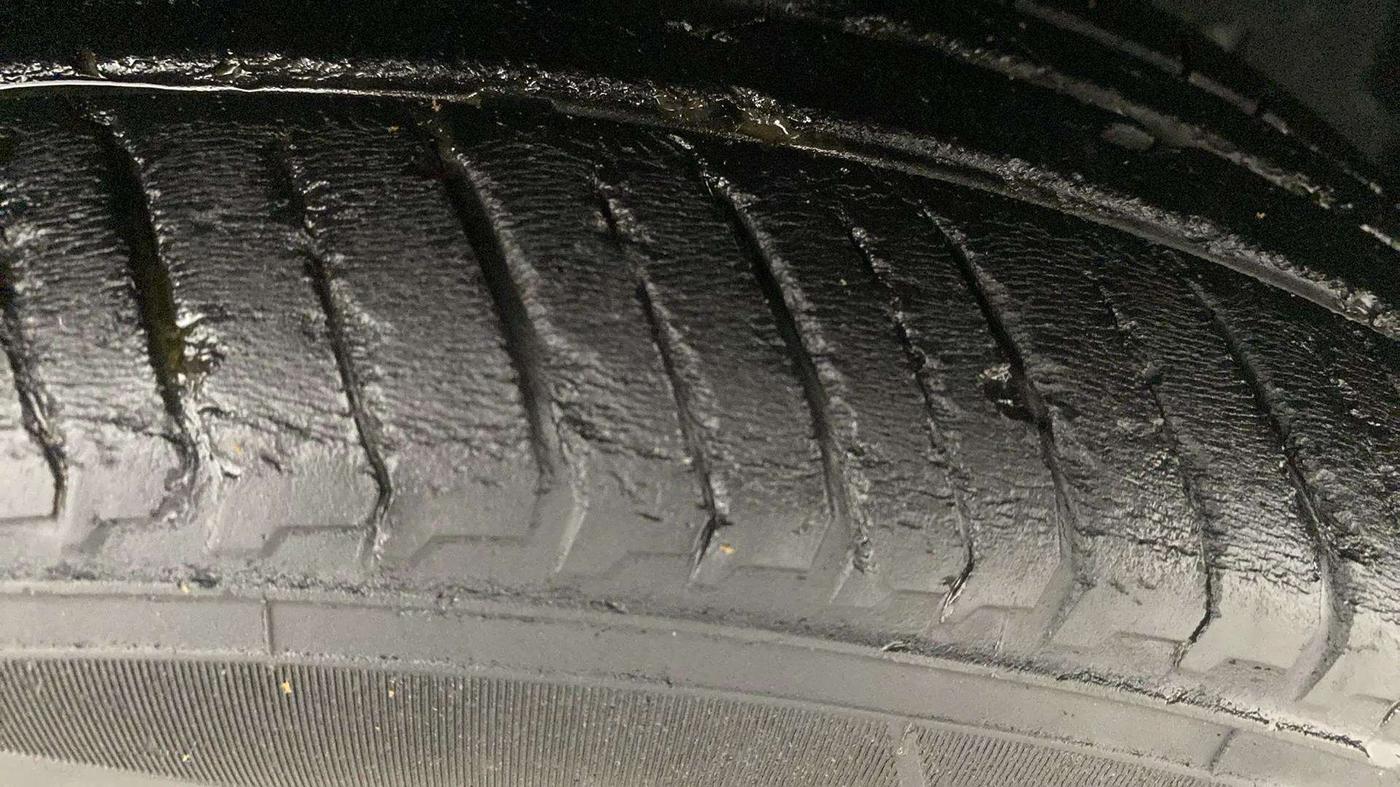 2021 Nissan MAGNITE XL TURBO CVT, Petrol, Automatic, 23,586 km, Left Front Tyre Tread