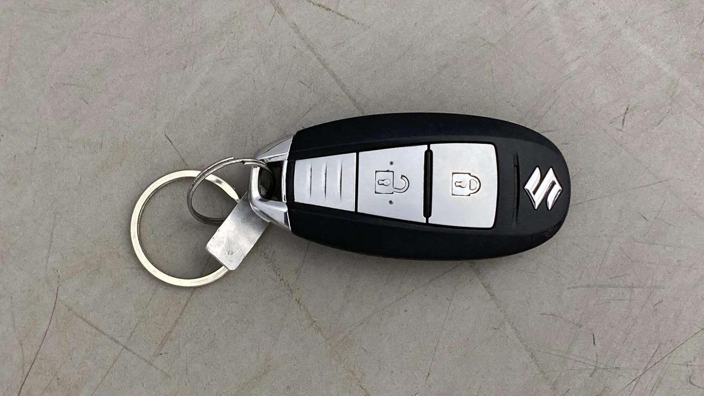 2016 Maruti Baleno ZETA PETROL 1.2, Petrol, Manual, 44,501 km, Key Close Up