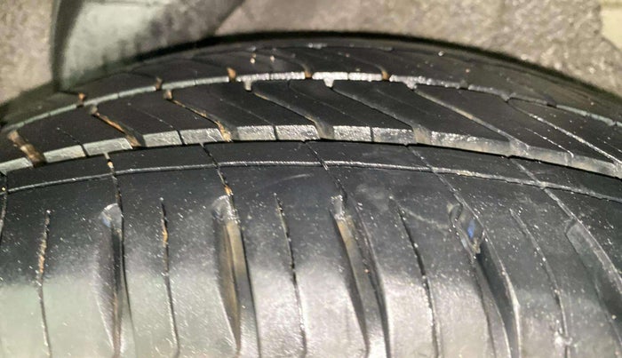 2014 Hyundai i20 SPORTZ 1.2, Petrol, Manual, 64,054 km, Left Rear Tyre Tread